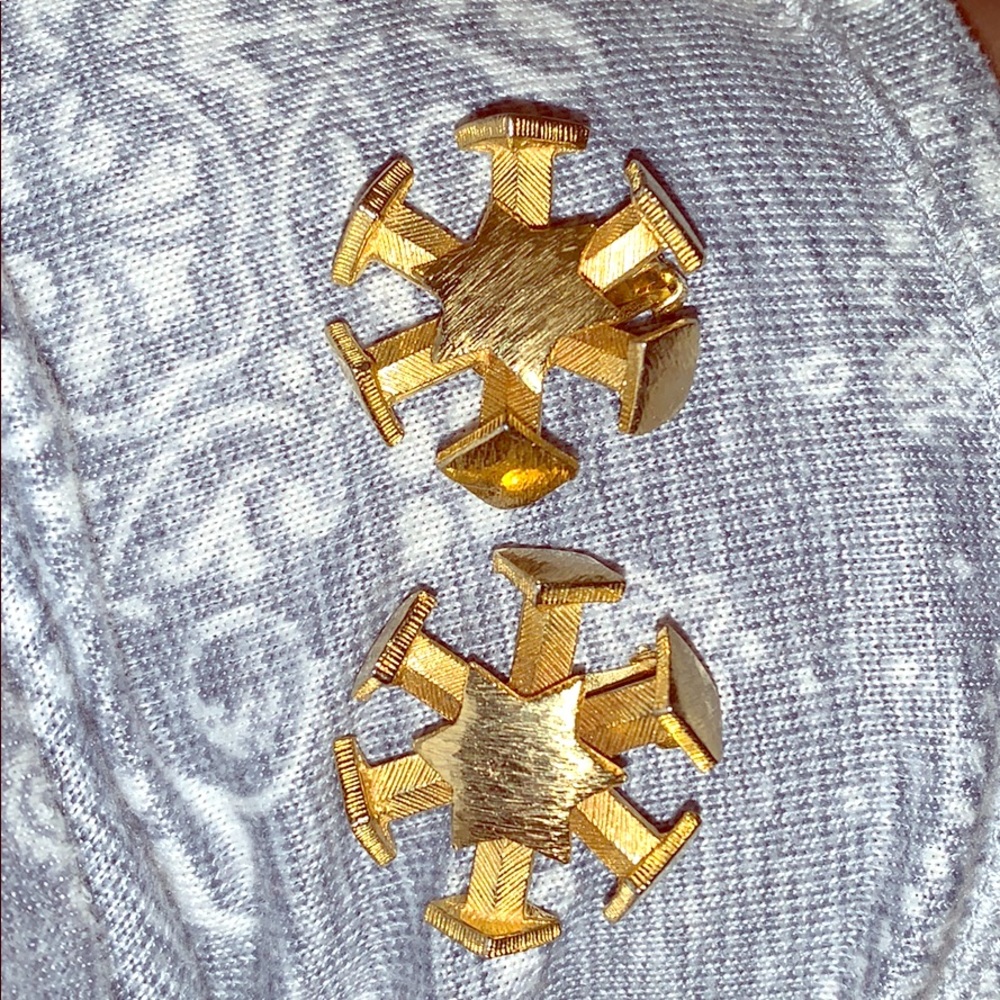 Vintage gold tone clip on earrings VANS AUTHENTIC